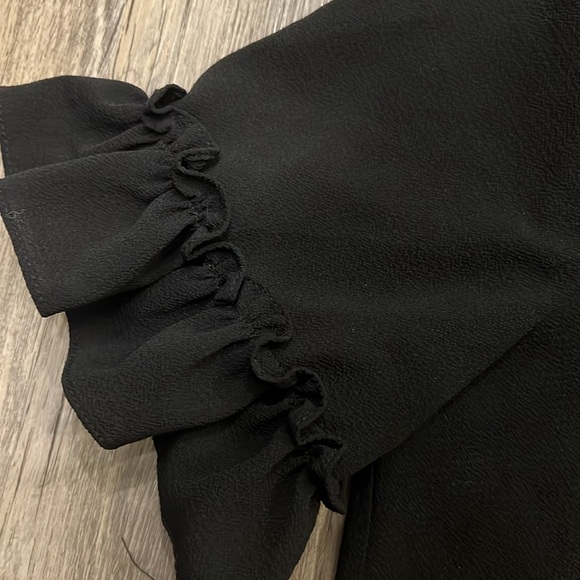 CeCe Ruffle Sleeve Blouse - Picture 3 of 4